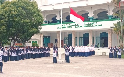SMP Babussalam Gelar Upacara Hari Guru Nasional 2025, Guru Hebat Indonesia Kuat