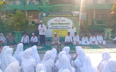 Jumat Mubarokah SMP Babussalam: Penuh Doa dan Haru di Tengah Cuaca Terik