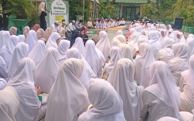 Jumat Mubarokah SMP Babussalam Meriah! Penampilan Sholawat Jelang Hari Santri Berlanjut Perpisahan Mahasiswa PLP