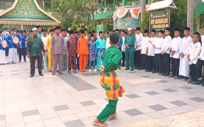 Disambut Meriah! MTs Darul Hadits Siak Datang ke SMP Babussalam untuk Studi Banding